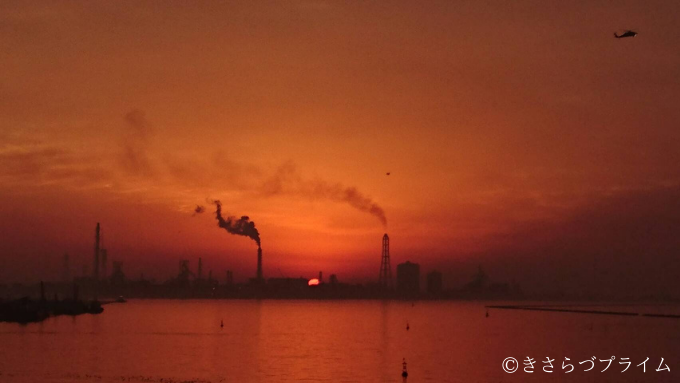 中の大橋からみた夕日３